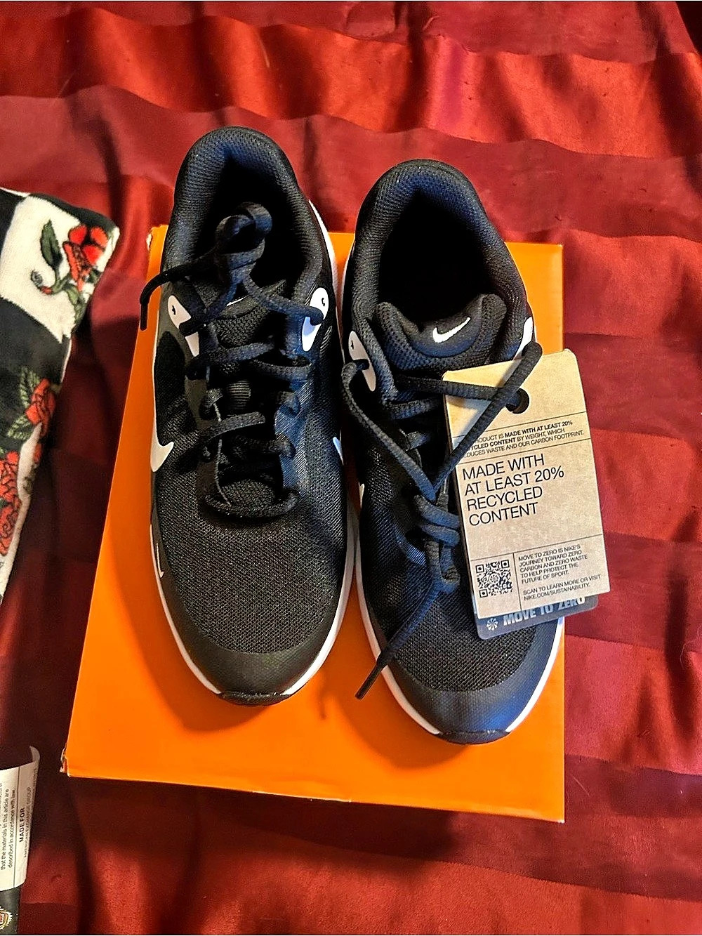 Nike Revolution 7 (GS) ) Sneakers Black & White boys US 3Y NWT